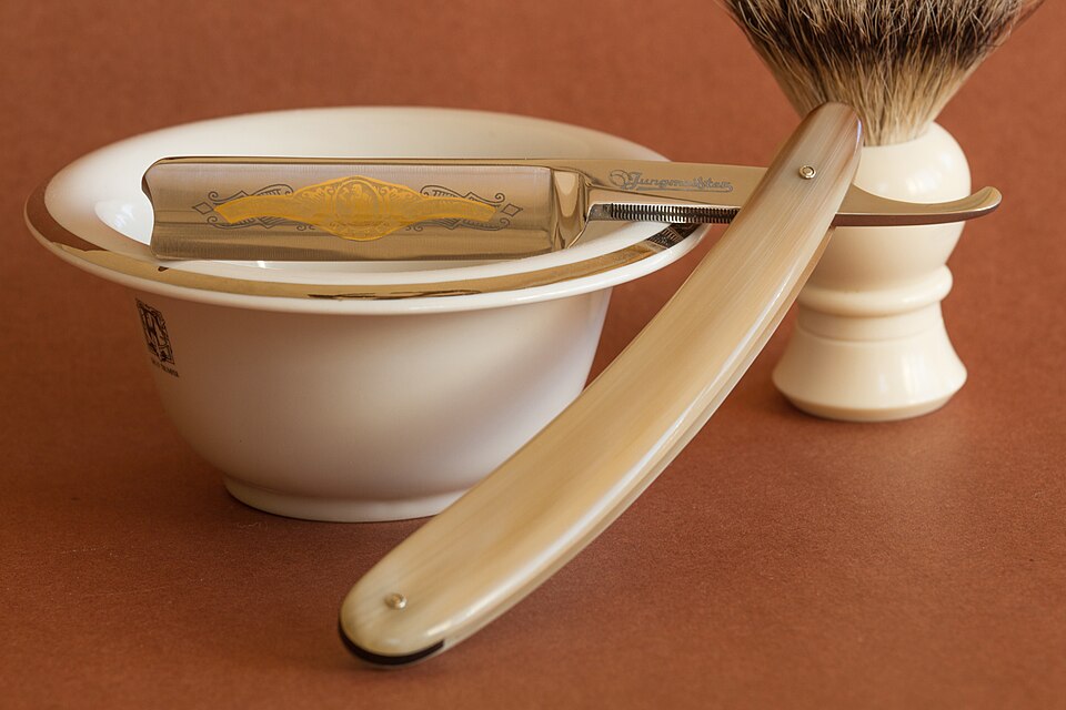 Coupe-chou, blaireau et bol à savon du rasage traditionnel
